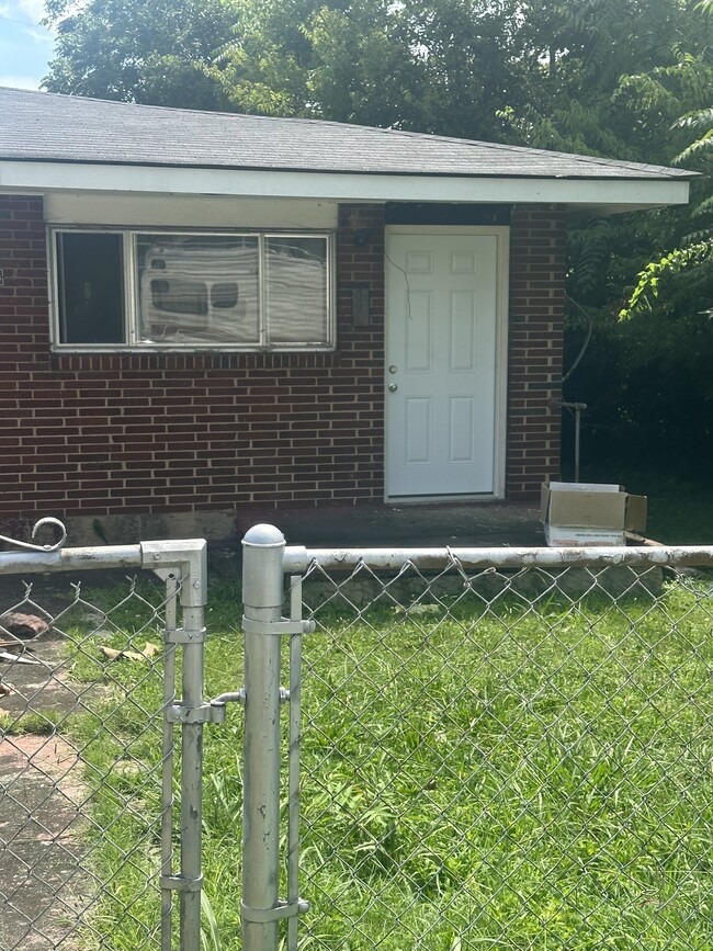 Building Photo - 2004 Garfield St