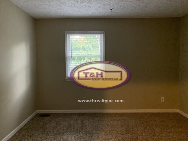 Building Photo - Spacious Home in Perry Township!