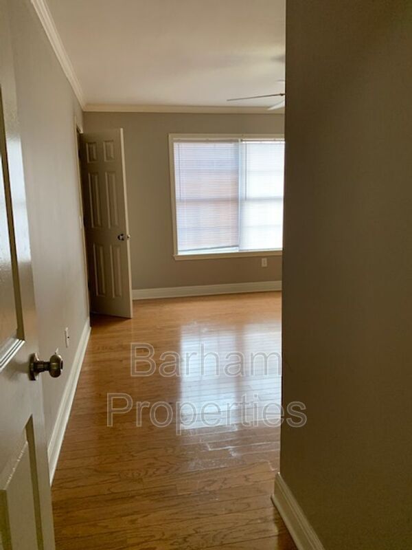 Building Photo - 2111 Raguet St
