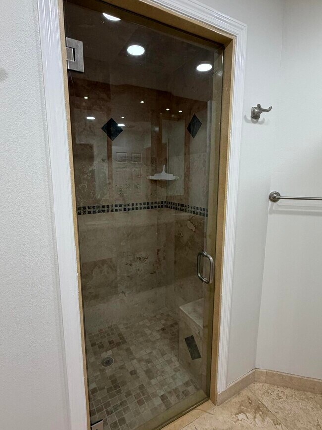 Building Photo - 1343 Lake Breeze Dr