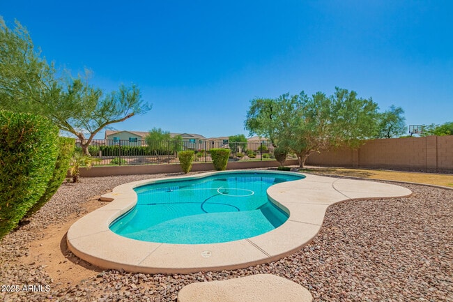 Building Photo - 15543 W Jenan Dr