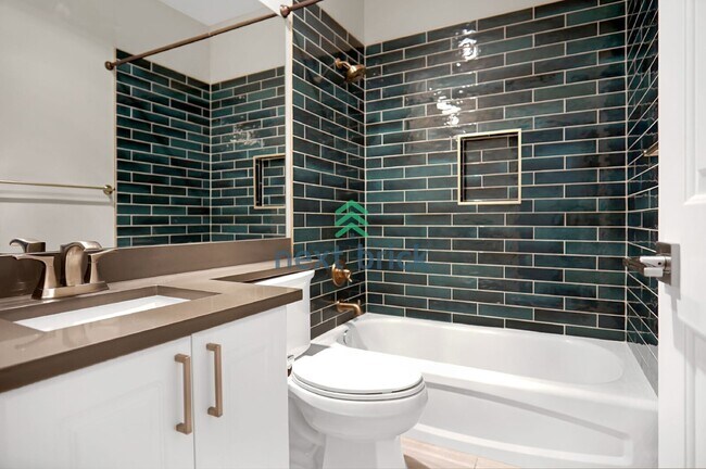 Building Photo - "Charming 2-Bed, 2.5-Bath Retreat in Bothell - Spacious 1157 Sq Ft Haven!"