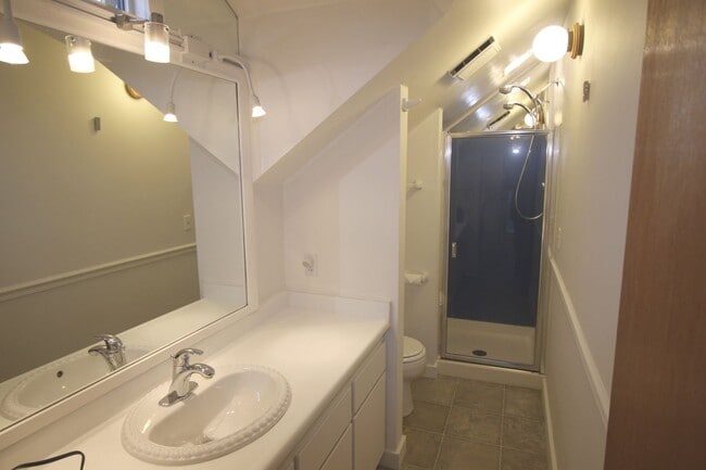 Building Photo - SKIRVIN TRIPLEX