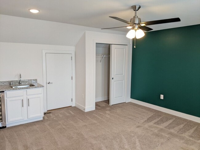 Building Photo - Gorgeous Newer Build (2019) 4 level townho...