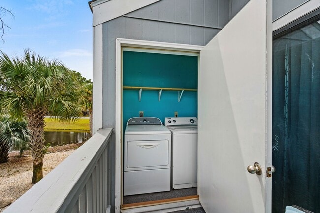Building Photo - Fully Furnished - Seasonal or Long Term Op...