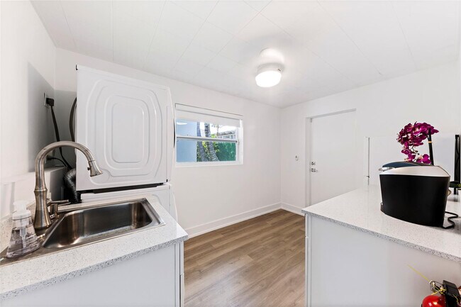 Building Photo - 1663 N Fort Lauderdale Beach Blvd