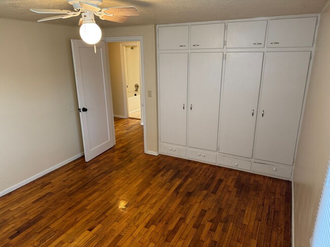 Building Photo - Updated 3 bedroom 1 bathroom house on a huge lot!