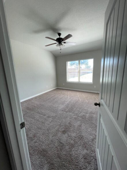 Building Photo - 217 Hilltop Dr