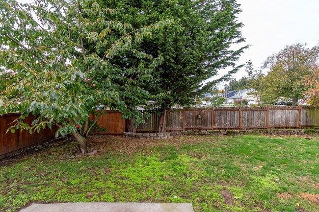 Building Photo - 3-bedroom, 2.5-bathroom Pet Friendly Home