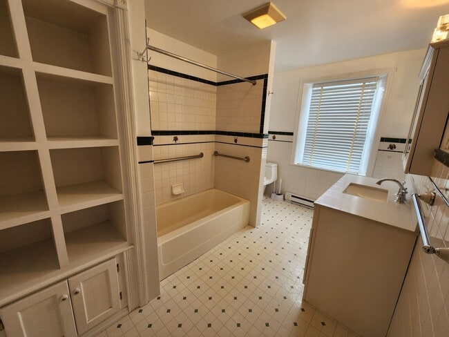 Building Photo - Large and Beautiful Farm House in Quiet Area