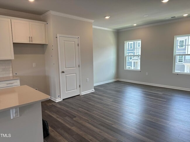 Building Photo - 603 Gimari Dr