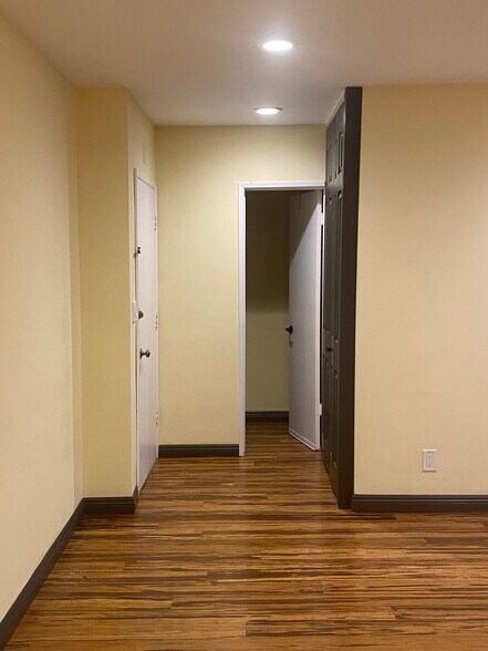 Building Photo - 8710 Delgany Ave