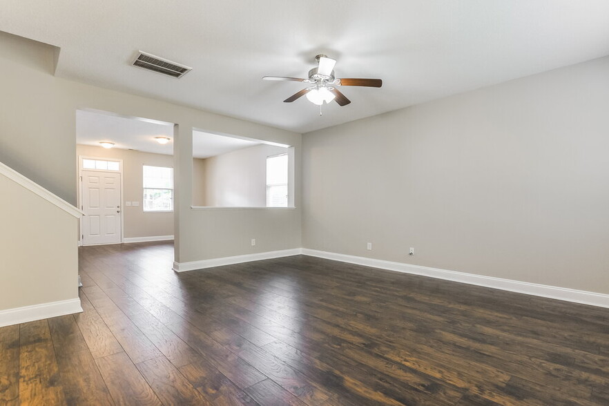 Building Photo - 133 Smart Ct