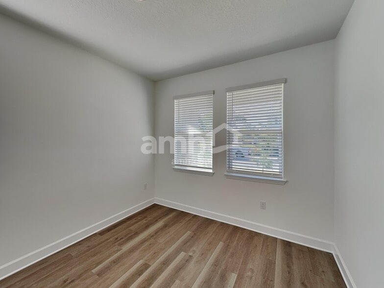 Building Photo - 2904 20th Ave W