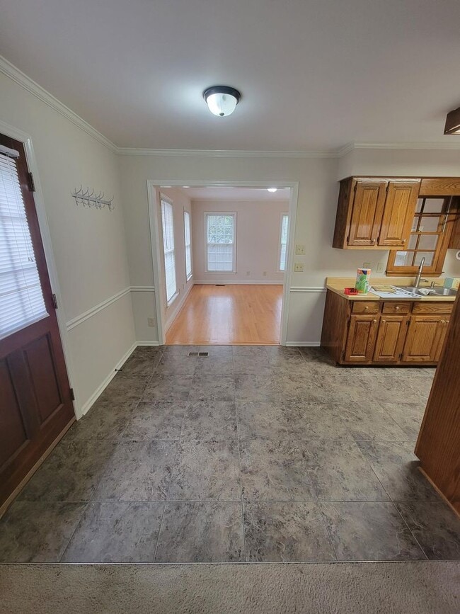 Building Photo - For Rent: Charming 2-Bedroom Brick Home in...