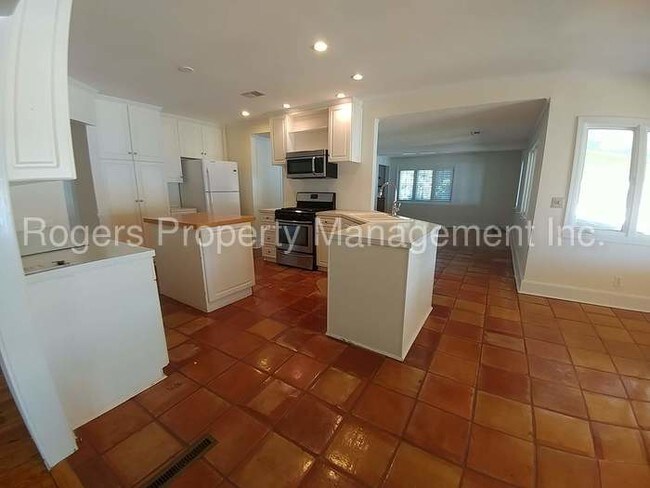 Building Photo - 1909 Marina Rd