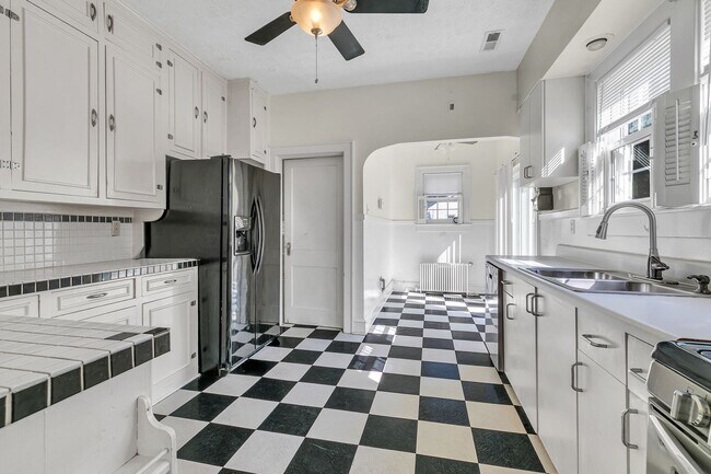 Building Photo - Call Sabrina Thomas at 757-767-0767 for more information