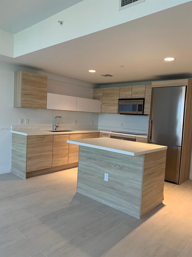 Building Photo - 16385 Biscayne Blvd