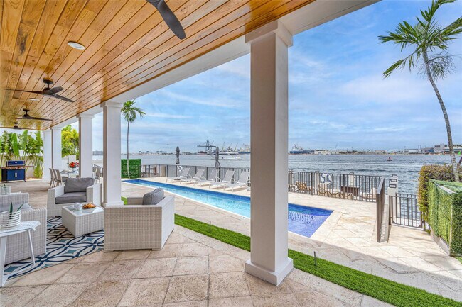 Building Photo - 1949 Harbourview Dr