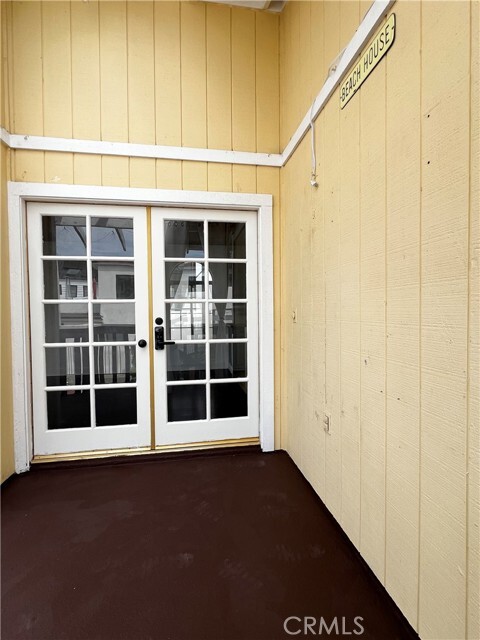 Building Photo - 613 Poinsettia Ave