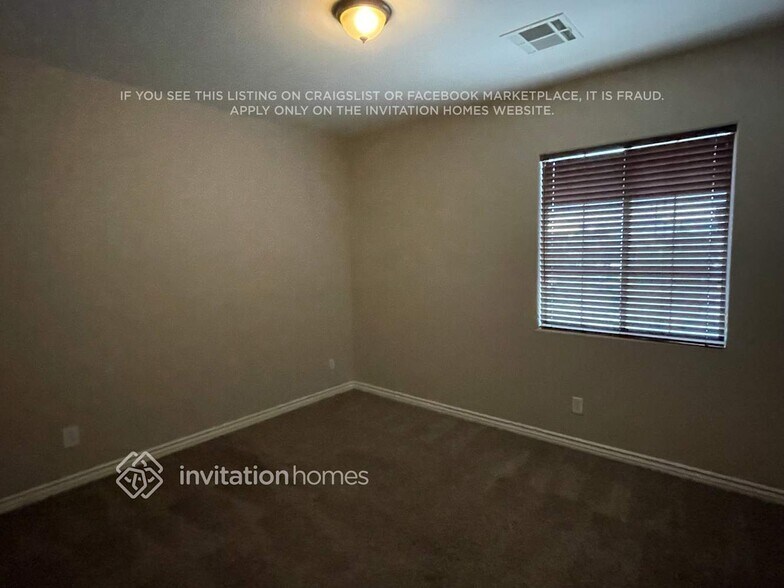 Building Photo - 5492 Oatfield St