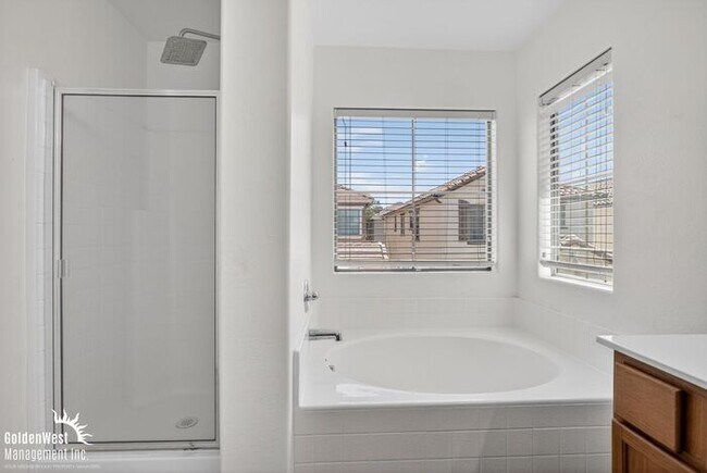 Building Photo - Beautiful 4Bdm 3.5Ba Home in South Phoenix!