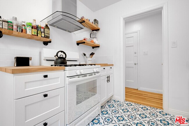 Building Photo - 407 Shirley Pl