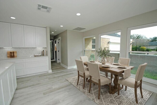 Building Photo - 3322 Robinson Rd