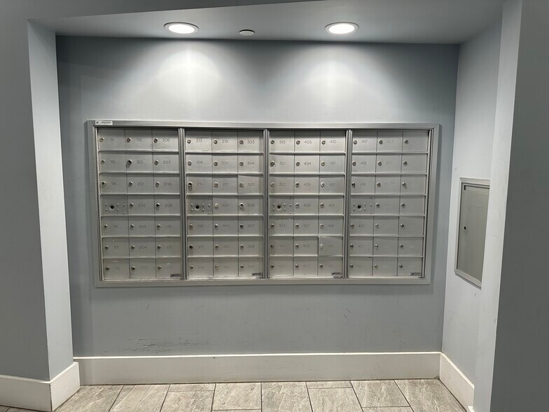 Mailboxes - 1390 V St NW