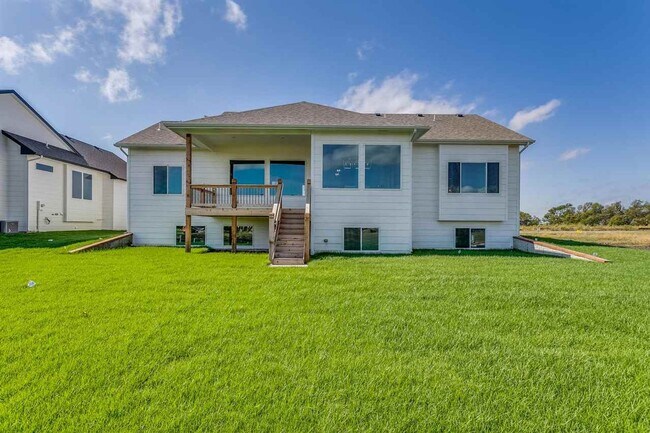 Building Photo - Impeccable 5 Bedroom Beauty in Cornerstone!