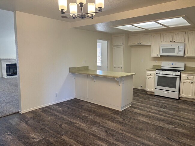 Building Photo - 2116 Ave