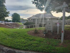 Building Photo - Well Maintained Condo Gated Community