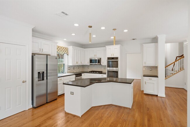 Building Photo - 1207 Melford Dr
