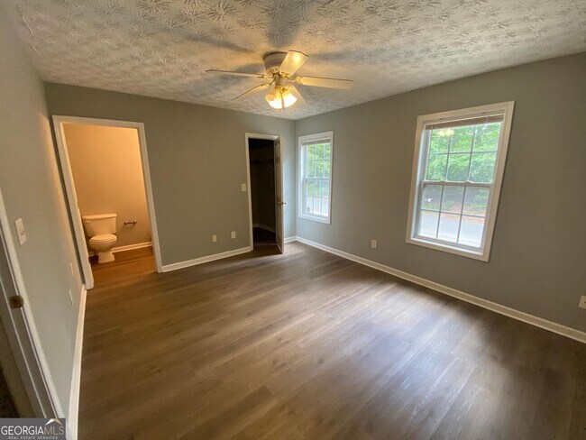 Building Photo - 4611 Logan Way