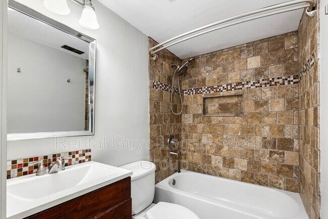 Building Photo - 10729 Squires Ct