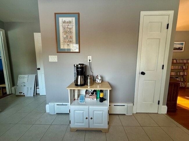 Building Photo - 12 Holiday Dr