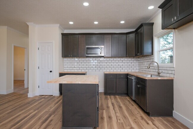 Building Photo - 2915 Sidonia Rd