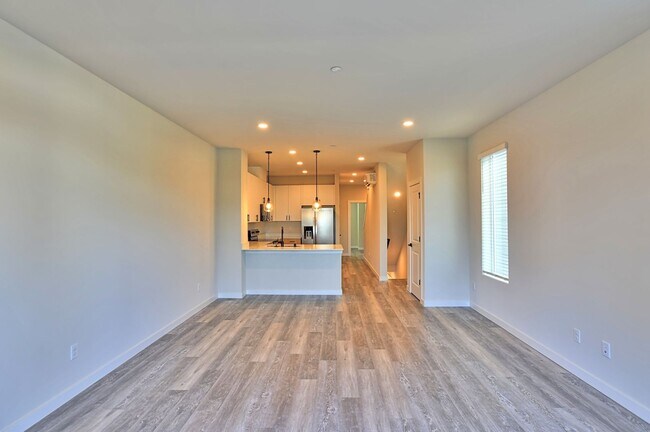 Building Photo - Brand New Luxury Townhomes