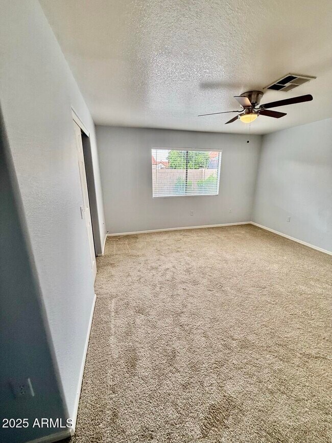 Building Photo - 646 N Cobblestone St