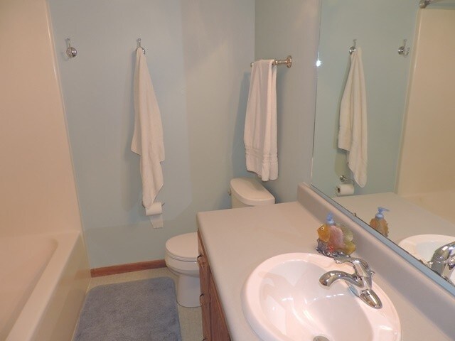 Building Photo - SUBLEASE AVAILABLE NOW