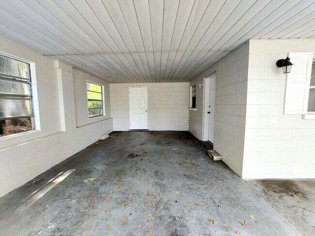 Building Photo - 720 Buena Vista St