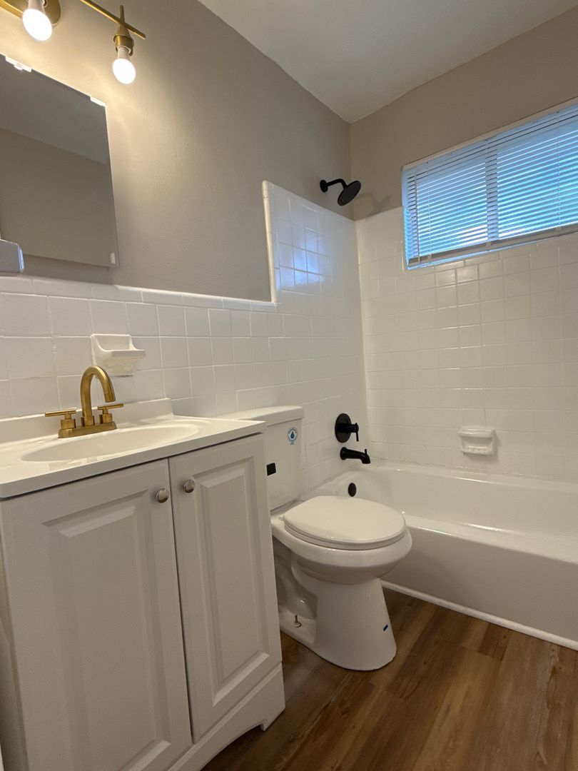 Building Photo - 1609 Line Cir