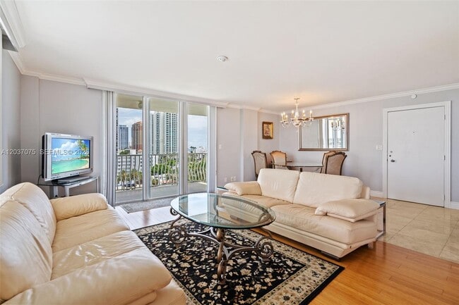 Building Photo - 1 Las Olas Cir