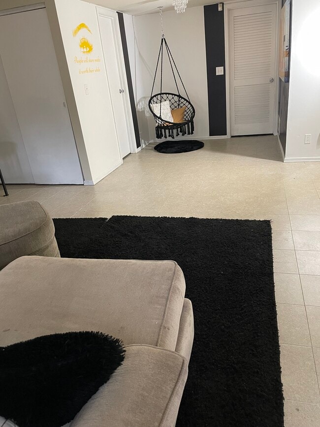 Building Photo - 458 Skokie Ln