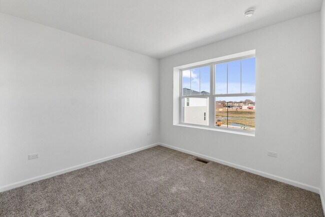 Building Photo - 1548 Slade Wy