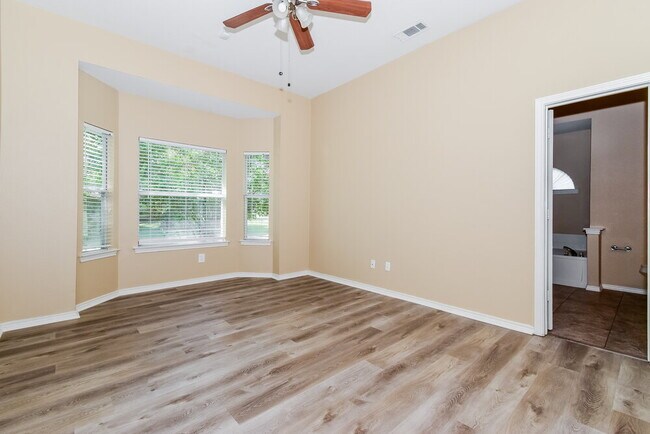 Building Photo - 1500 Hackamore St