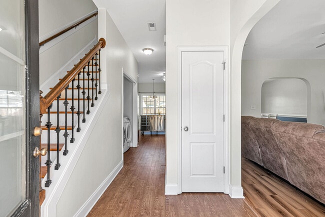 Building Photo - 218 Maidstone Dr