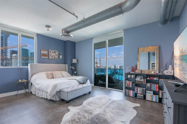 Building Photo - 700 NE 25th St