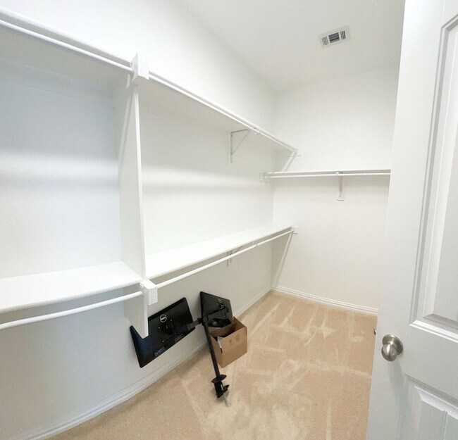 Building Photo - 4525 Conrad Ave