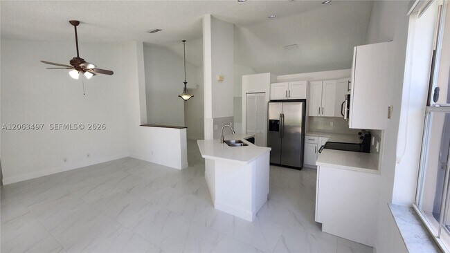 Building Photo - 924 Falling Water Rd
